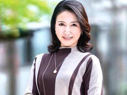 【42歳】『稲本志乃』専業主婦四十路はセックス大好き淫乱奥様！二児の子持ちおばさんの極上テクのバキュームフェラや腰使いは最高！