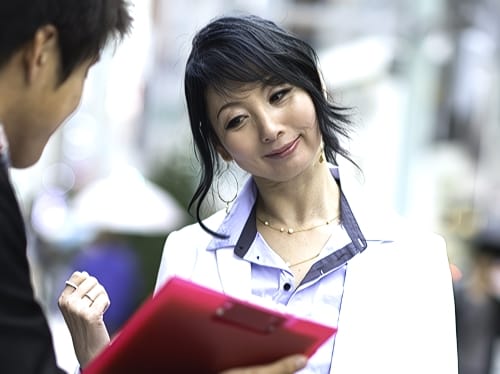 【セレブ美熟女ナンパ】「私57歳なのよ///」高齢おばさんを口説いてエッチなお願いを聞いてもらう！浮気セックスで他人棒をフェラ！