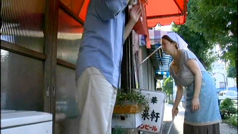 【ヘンリー塚本】中華屋のおばちゃんのエロポルノ映像！年齢とともに増していく生々しい性欲を描く熟女交尾！